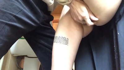 Squirt дар ҳаммом мактаб, як оргазм воқеии кафковар - муаллими ман тамоми кори аз дасташ меомад