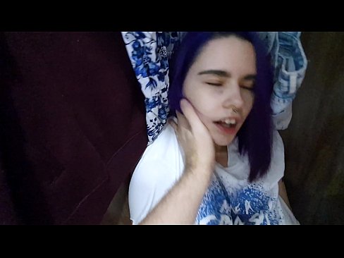 ❤️ Хоҳарамро дар ҷевон ёфт ва ба ӯ кӯмак кард ❤️❌ Порно босифат дар мо ❌