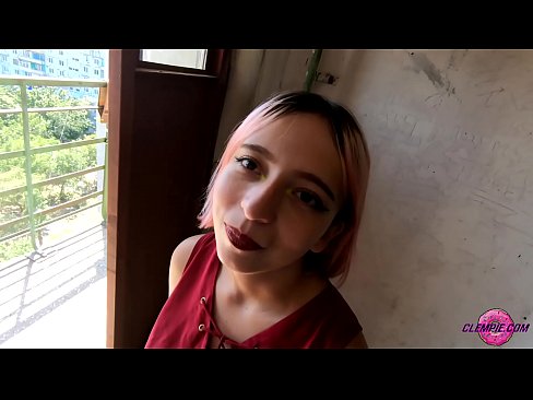 ❤️ Донишҷӯи шаҳвонӣ як бегонаро дар берун мекашад - конча дар рӯи ӯ ❤️❌ Порно босифат дар мо ❌